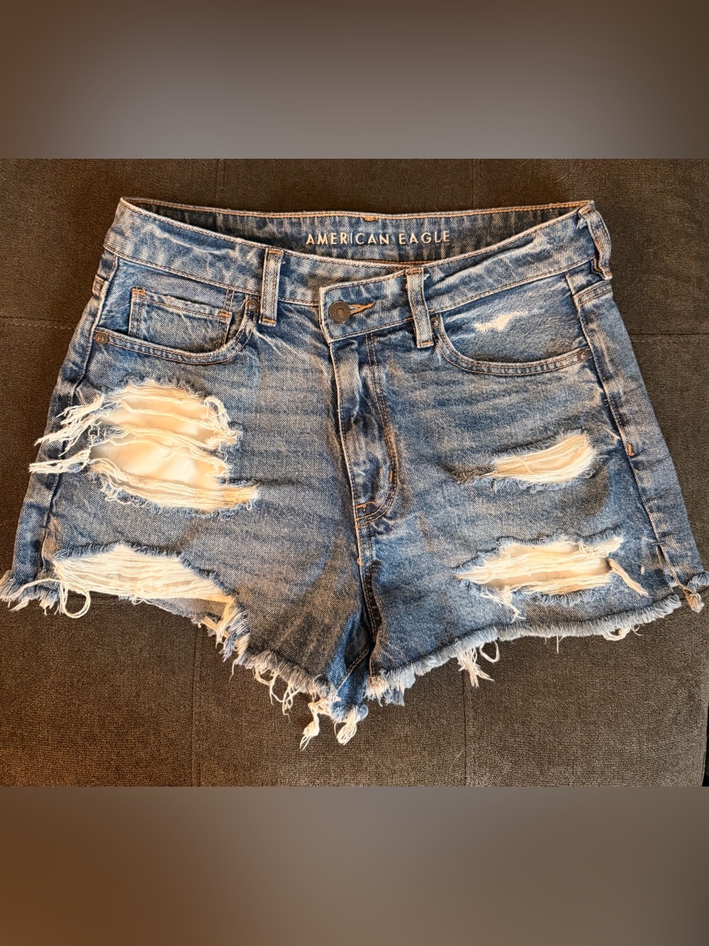 American Eagle Strigid Mom Jean Shorts. Size 8 (worn once)